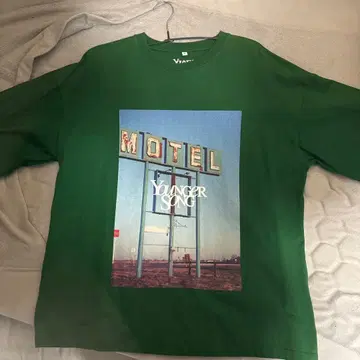 YOUnger SONG MOTEL 프린트 T셔츠