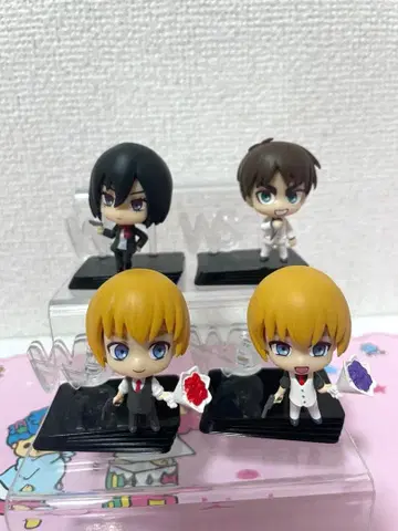 진격의 거인 흑백 캡슐 4종 피규어