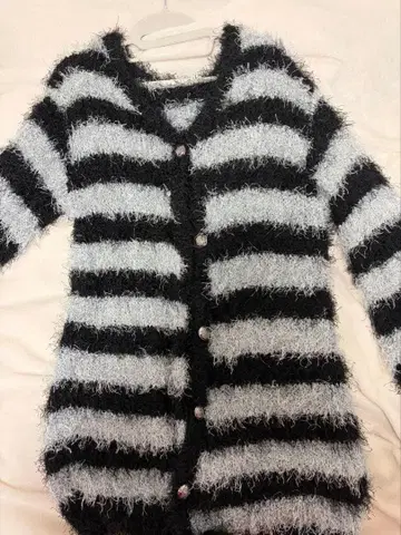 NOEMIE 블랙 화이트 스트라이프 가디건