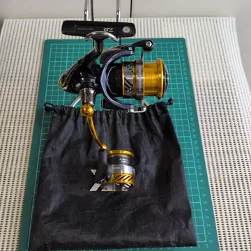 REVROSLT 2500S H 스피닝 릴