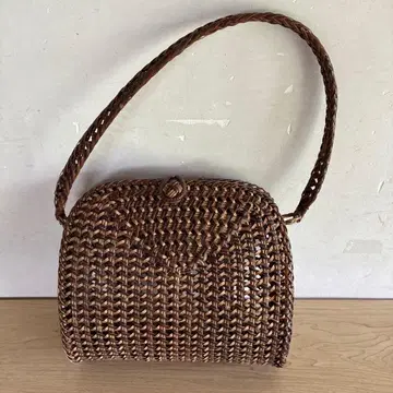 아케비 바스켓백