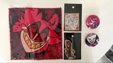 해즈빈 호텔 알래스터 퍼니 페이스 핸드 타월 스티커 캔뱃지