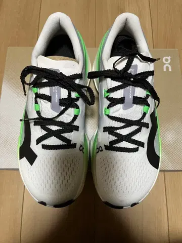 On Cloud boom MAX 러닝화 화이트/그린