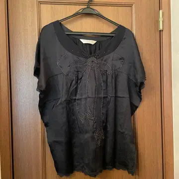 츠모리치사토 반팔 상의