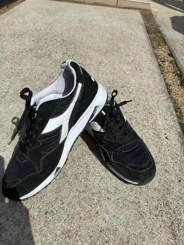 블랙 화이트 스웨이드 메쉬 러닝화