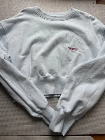 Hearts2Hearts LILY BROWN 콜라보 맨투맨 블루