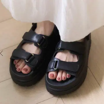 Le Talon 루탈론 아츠조코 몰드 샌들 블랙