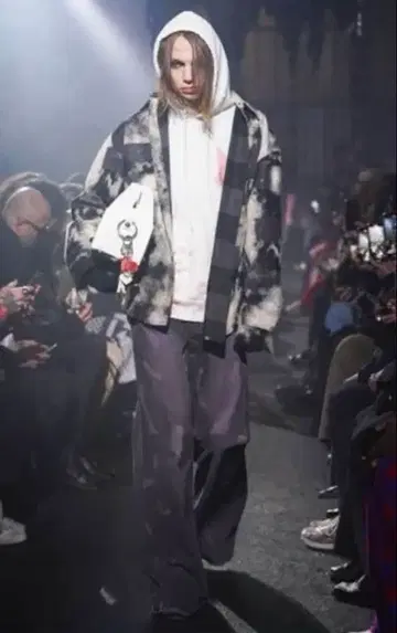 MASU FEATHER BAGGY JEANS BLACK PINK 44