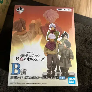 철혈의 오펀스 초승달 오거스 & 올가 이츠카 피규어
