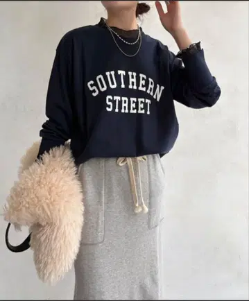 DouDou [ WEB 한정판 ] 플로키 로고 레이어드 상의 NAVY