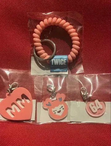 [새상품] TWICE 모모 코일 키링 팝업 일본 한정판 MOMO