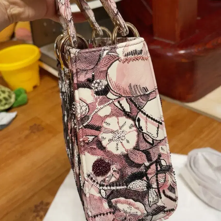 디올 레이디백 Jardin Magique 스몰(디올 정품 참2개 증정) 사진 4