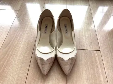 DIANA 플라티나 골드 스틸레토 펌프스