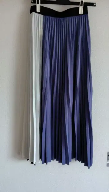 화이트 보라색 그라데이션 플리츠 롱 스커트