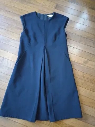 FOXEY NEW YORK 폭시 38 네이비 슬리브리스 원피스