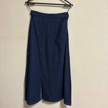 데님풍 다크 블루 슬릿 롱 스커트