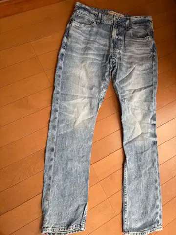 GUESS 슬림 테이퍼트 데님 32