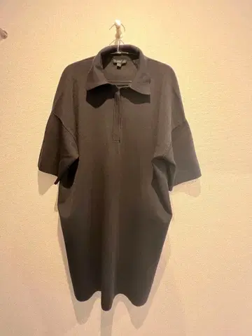 COS 블랙 반팔 폴로 셔츠 원피스