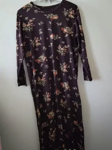 Agatamoda 꽃무늬 룸웨어 다크 브라운 실크 100% 실크