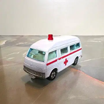 토미카 NO.36 닛산 캐러밴 구급차 A127 탕포 일본제