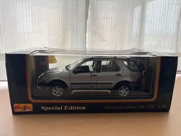 Maisto Mercedes-Benz ML320 1/18