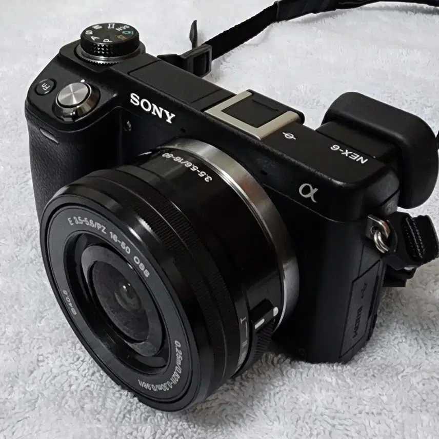 소니 NEX-6 미러리스 카메라 16-50mm 전동줌렌즈팝니다.