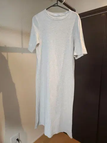 케이 시라하타 반팔 T셔츠 원피스 그레이