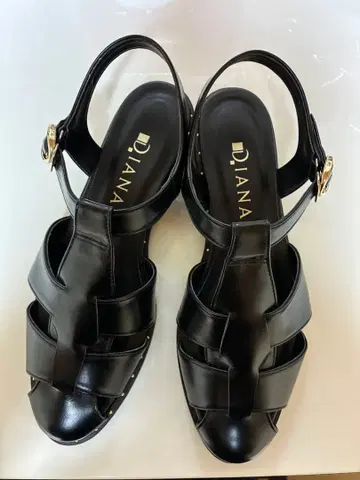 DIANA 천연 가죽 구르카 샌들 블랙 24cm