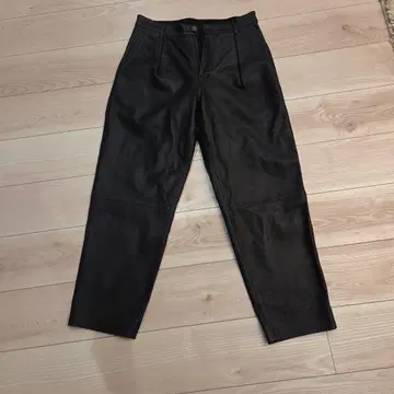 ADAM ET ROPE 블랙 시어링 가죽 팬츠