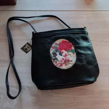 블랙 일본산 가죽제품 비즈 숄더백