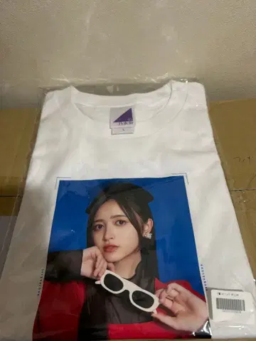 노기자카46 모드 보야지 타운 S상 사진 티셔츠 이노우에 나기사