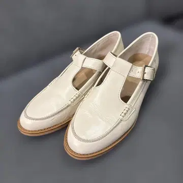 ENESS T스트랩 가죽 로퍼