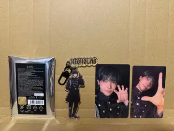 &TEAM 니콜라스 아크릴 참 트레이딩 카드