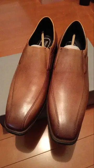 브라운 가죽 슬립온 드레스 슈즈