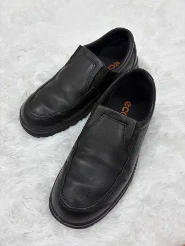 새상품급 ecco 블랙 가죽 슬립온 에코 25.5