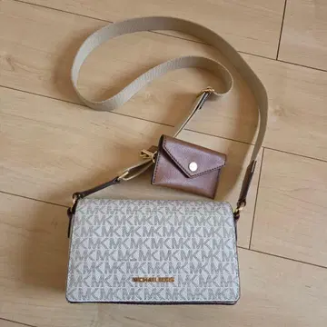 가격 인하했습니다 MICHAEL KORS 숄더백 모노그램