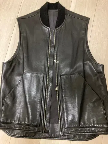 URU 블랙 가죽 베스트 일본제