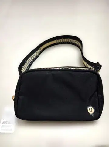 새상품 룰루레몬 벨트백 힙색 바디백 블랙X골드