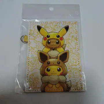 포켓몬 센터 오리지널 패스 케이스 판초를 입은 피카츄와 이브이