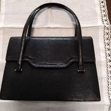 블랙 가죽 핸드백