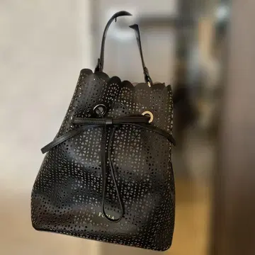 [ 새상품 ] [ 컨디션 최상 ] FURLA 블랙 가죽 숄더백