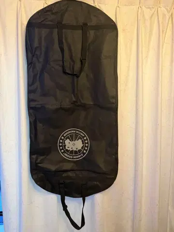 Canada Goose 가먼트 백 블랙