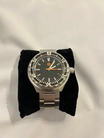 Movement In Motion 자동 와인딩 손목시계 블랙