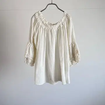 신존 오프숄더 레이스 블라우스 THE SHINZONE