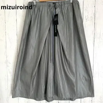 mizuiroind 프론트 턱 롱 스커트 그레이 광택 드레이프감