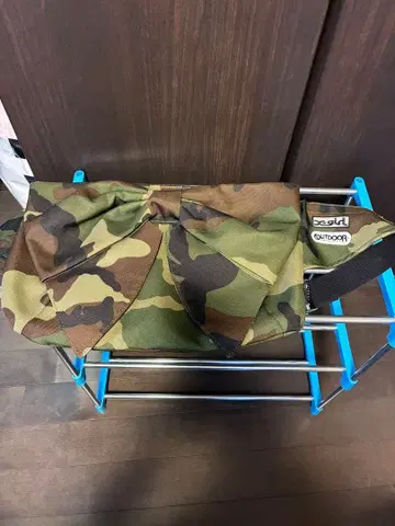 X girl과 OUTDOOR의 콜라보 숄더백