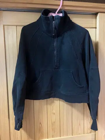 lululemon 블랙 하프 지퍼 크롭 맨투맨