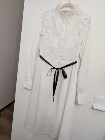 앙크루즈 요크 옷깃 원피스 화이트