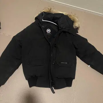 CANADA GOOSE 블랙 다운 재킷