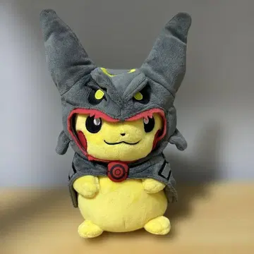 봉제 인형 블랙 레쿠자 판초를 입은 피카츄